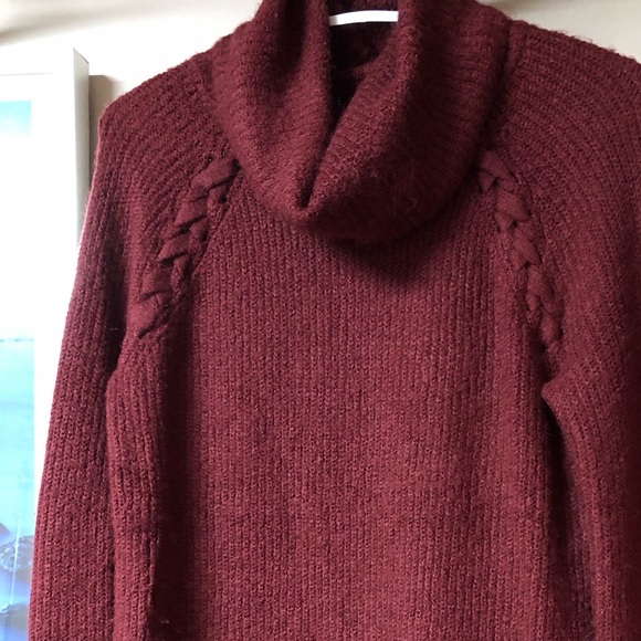 Maroon Oversized Turtleneck Sweater - Picture 3 of 5